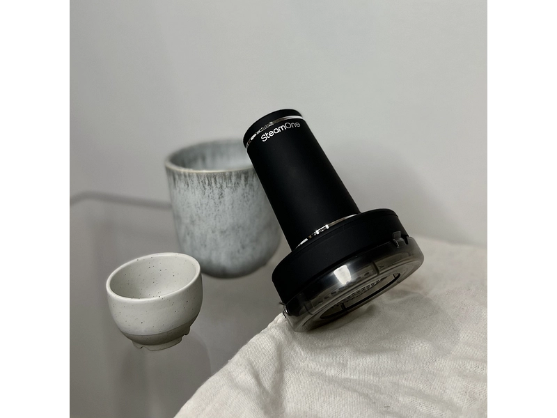 STEAMONE Set aus Dampfglätter + Anti-Fussel-Rasierer