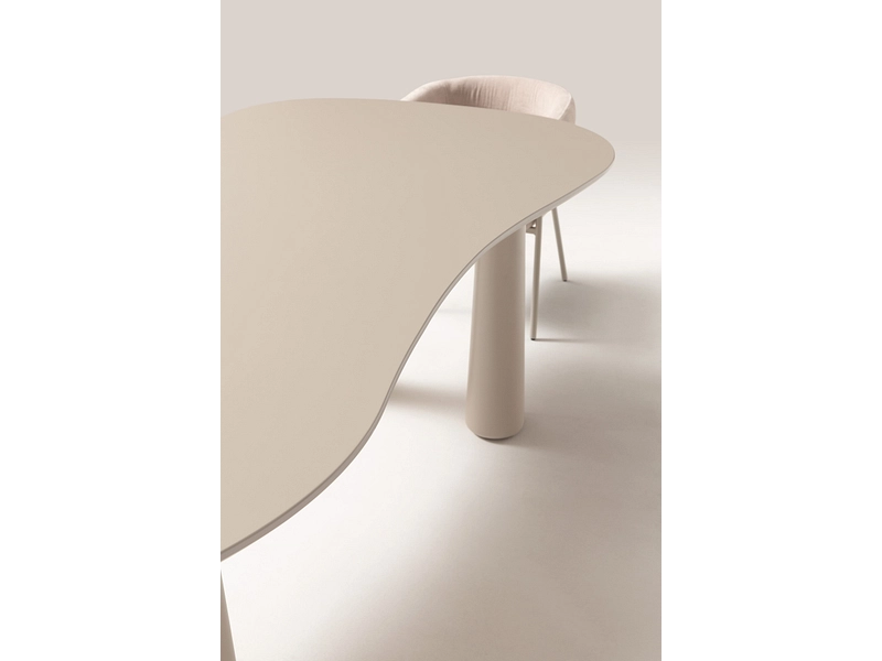 MOME Table NAHIA