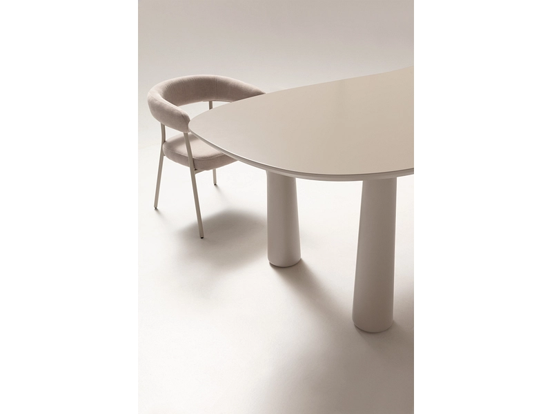 MOME Table NAHIA
