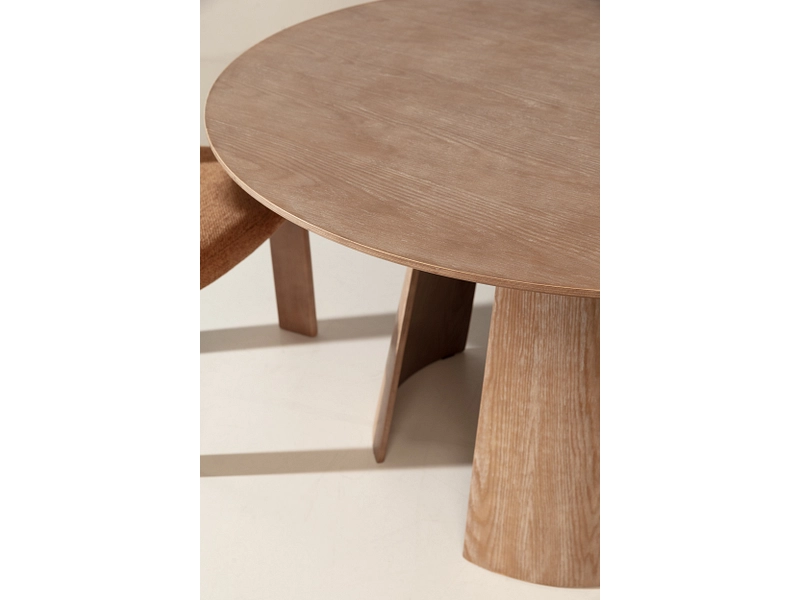 MOME Table ZURI