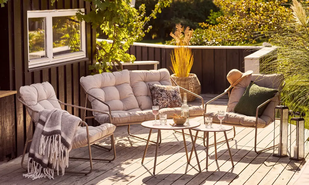 femme passant laspirateur laveur