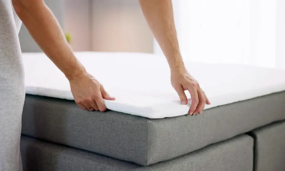 femme passant laspirateur laveur