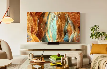 tv 4k dans salon clair pour regarder le sport